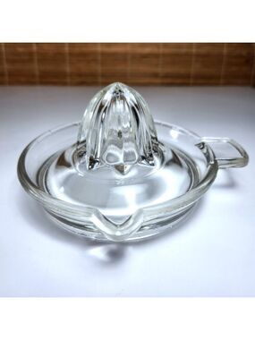Vintage Small Clear Glass Juice Reamer Flat Thumb Rest (L12)